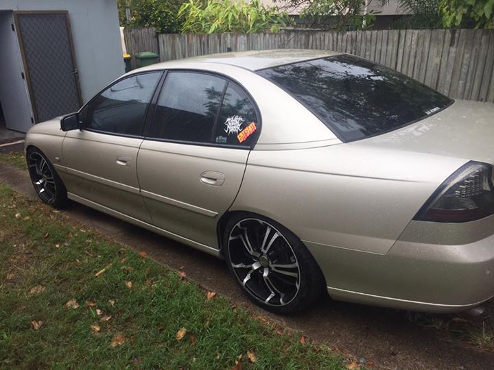 2004 Holden Commodore Acclaim VYII