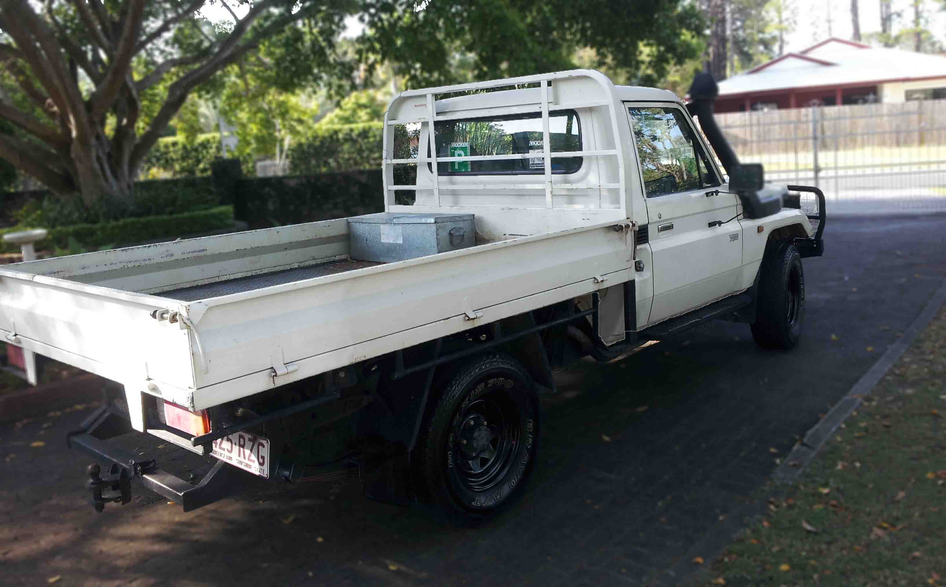 Toyota landcruiser hzj79r