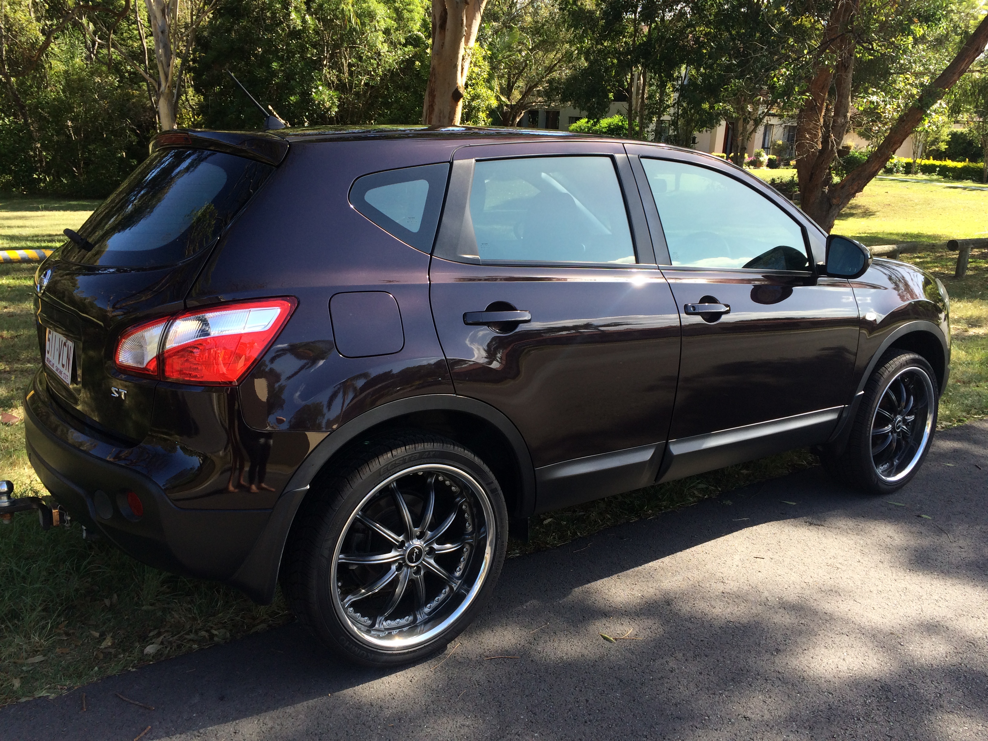 Nissan dualis st car sales #7