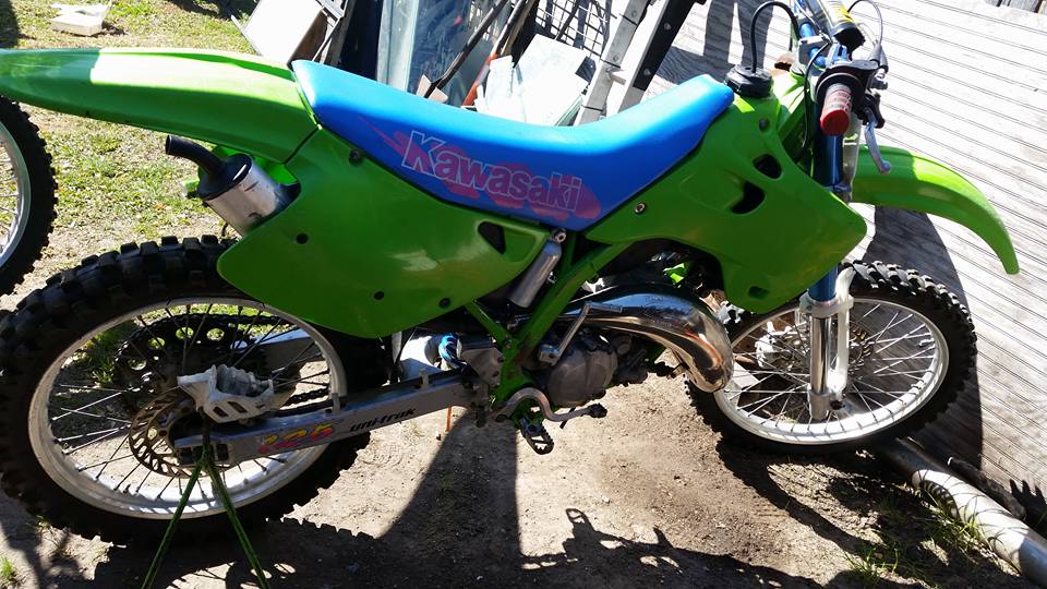 Купить кавасаки 125. Kawasaki KX 125. Кавасаки 125 2т. Kawasaki KX 125 1994. Кавасаки 125 2т кросс.