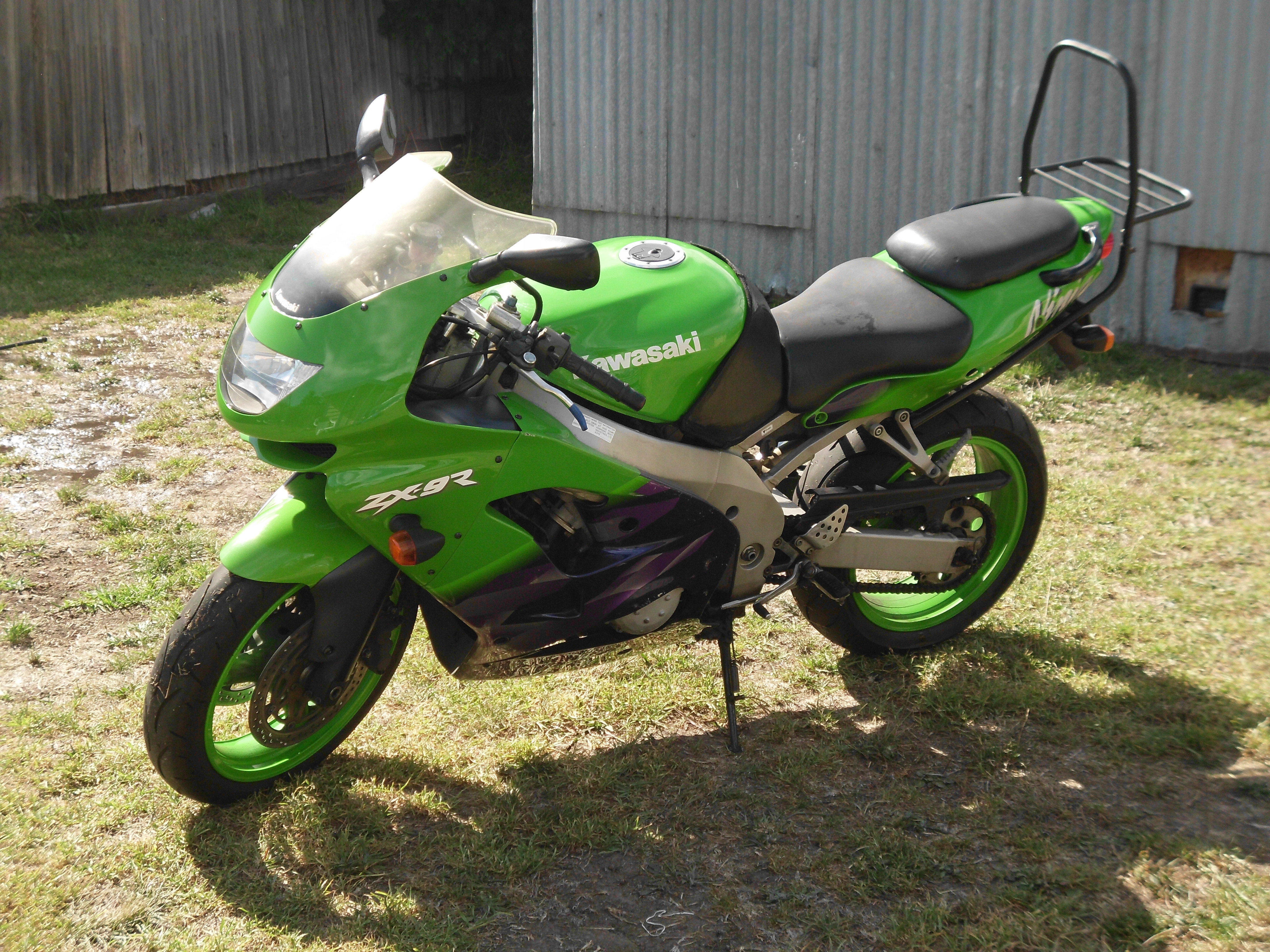 1999 Kawasaki ZX-9R (ZX900 Ninja)