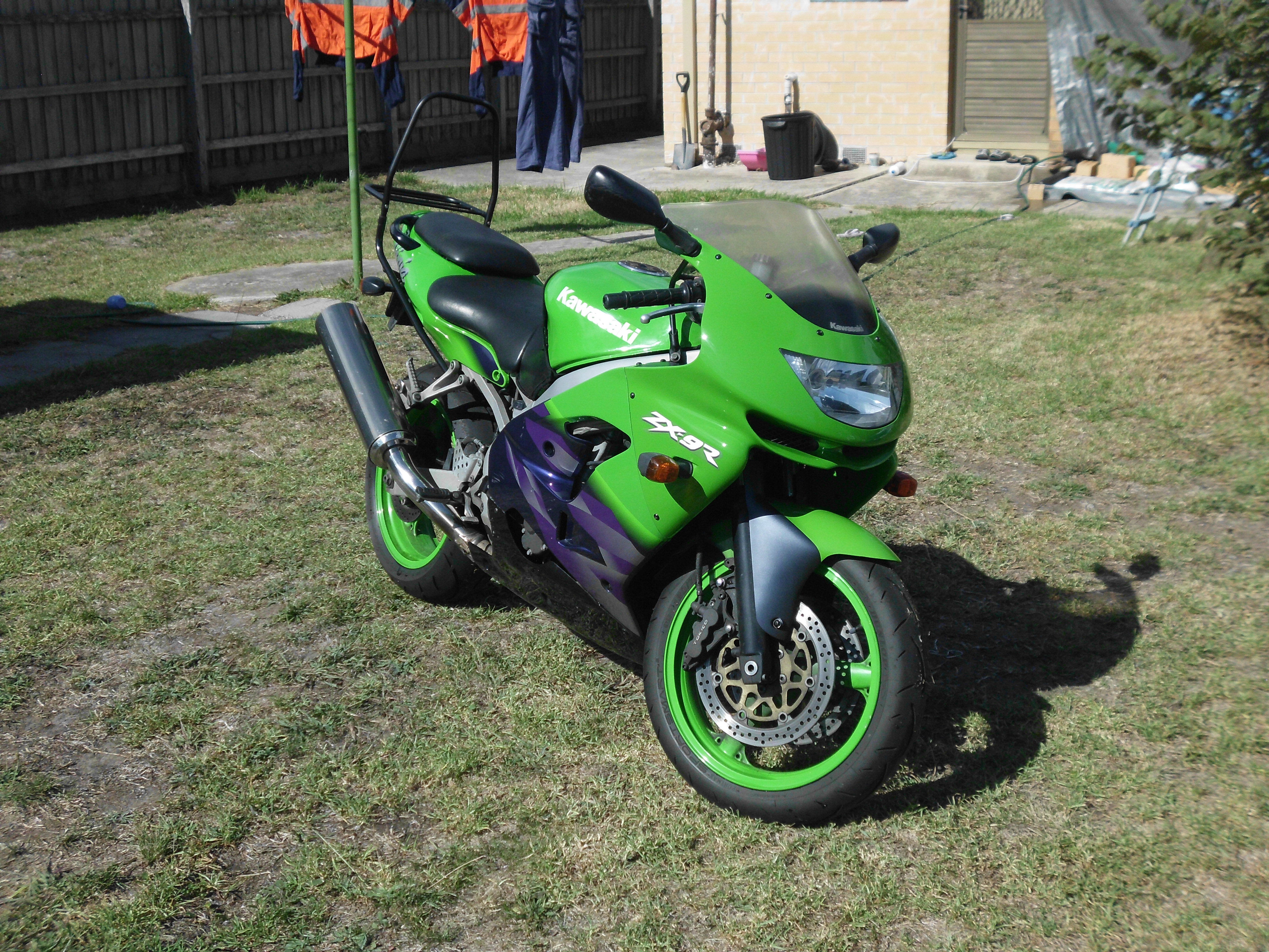 1999 Kawasaki ZX-9R (ZX900 Ninja)