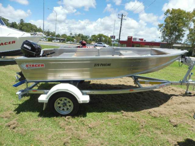 2015 Stacer Proline 379 Boat