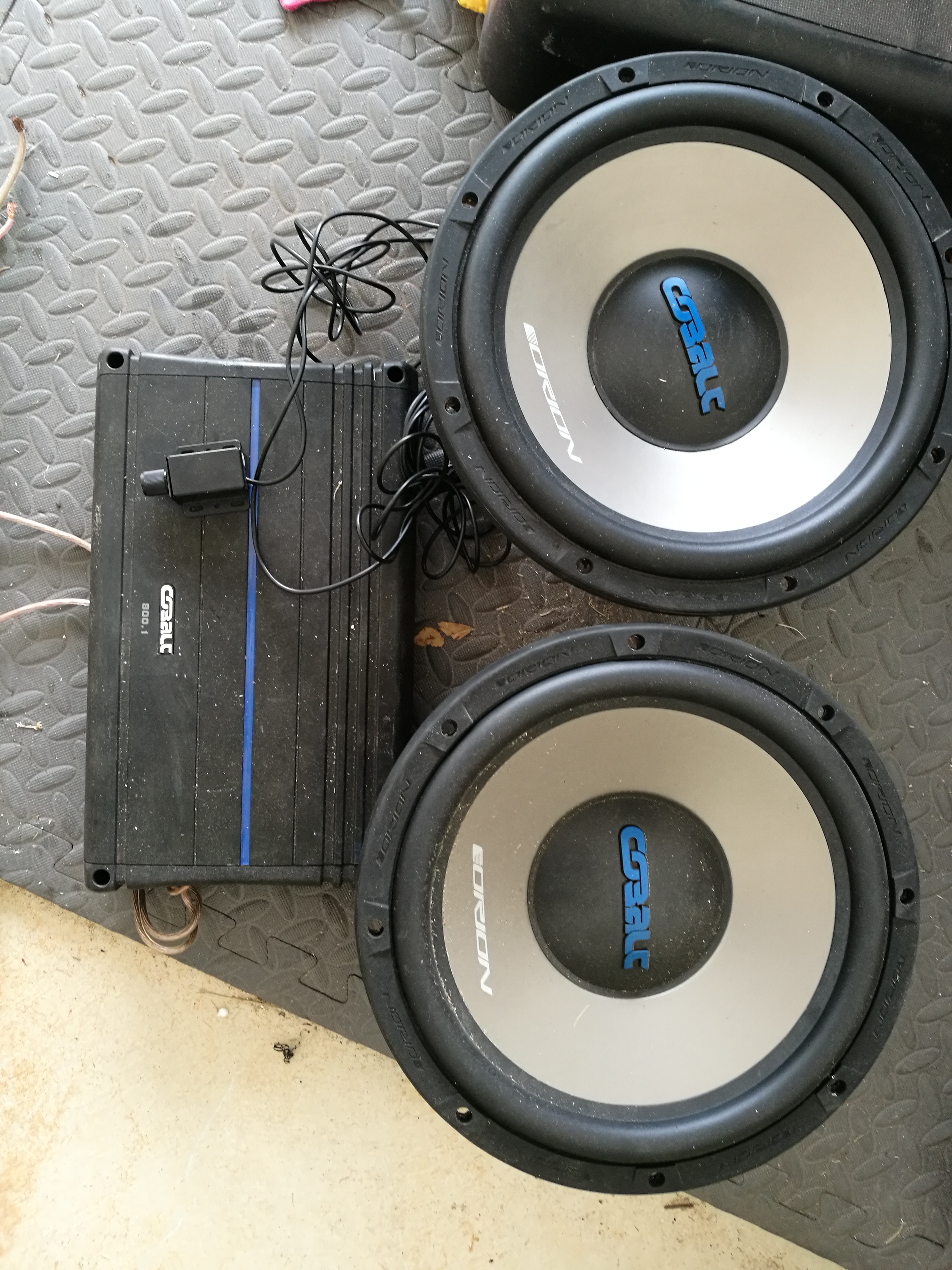 2 Orion Cobalt Subwoofers, Amplifier and Remote GAIN