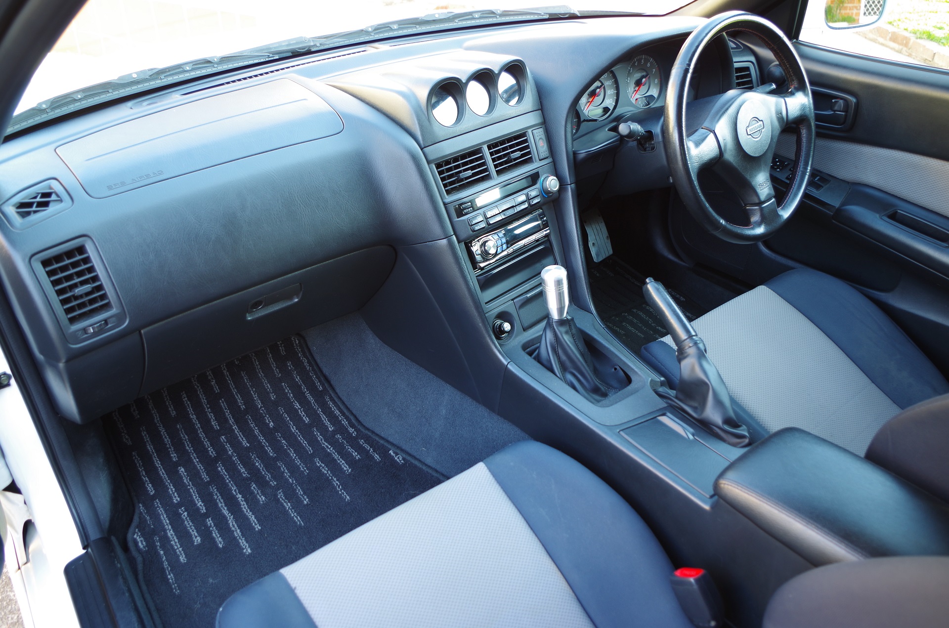nissan skyline левый руль