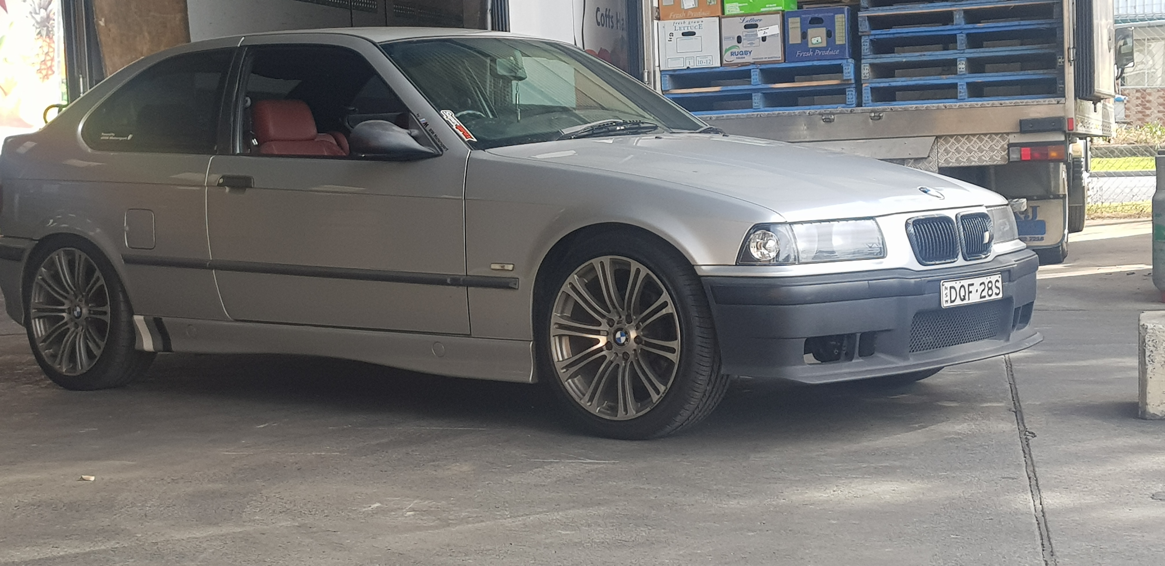 2000 BMW 318i