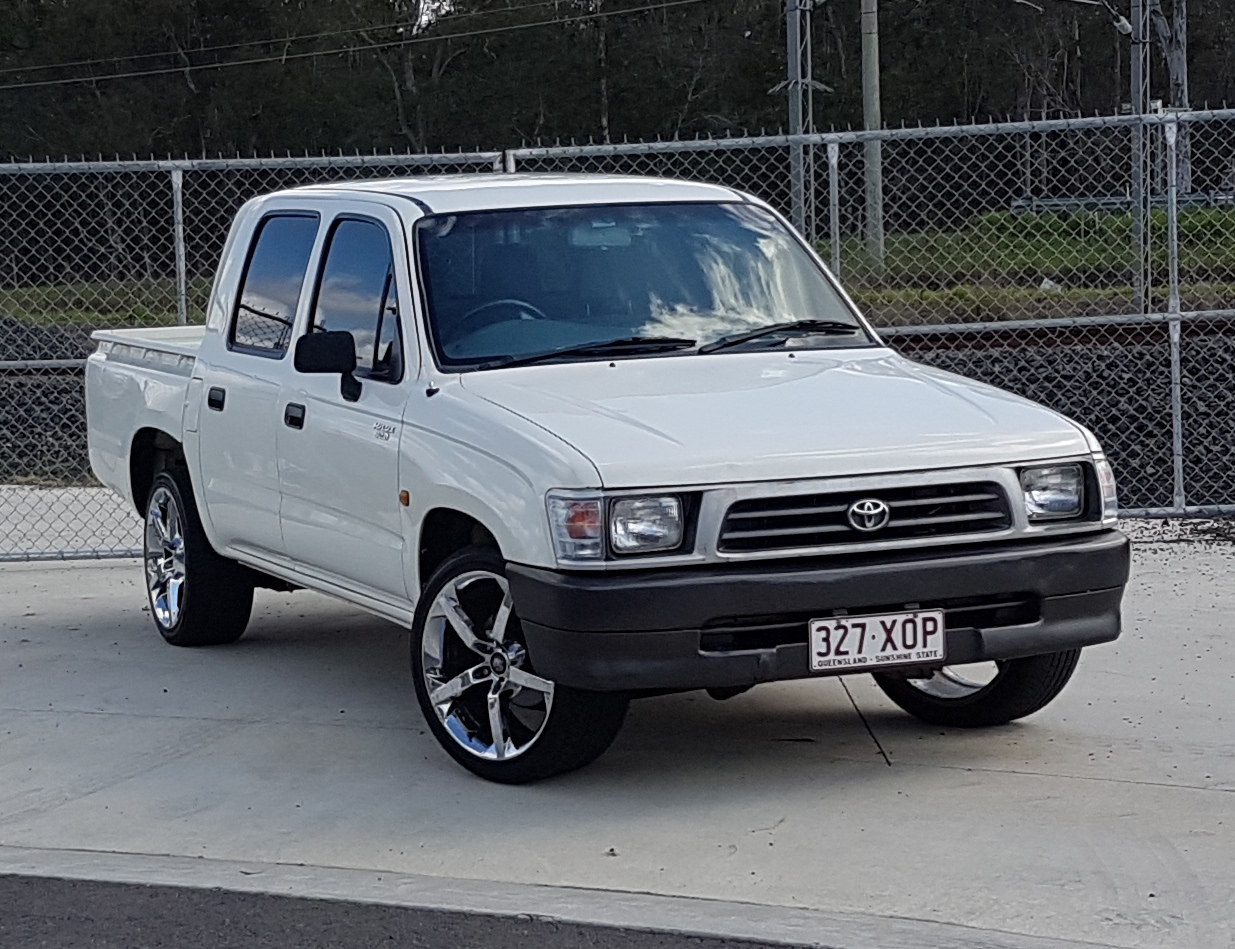 2000 Toyota Hilux LN147R