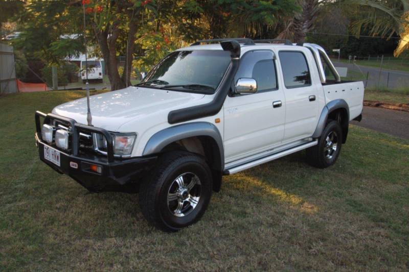 2000 Toyota Hilux SR5 (4X4) KZN165R