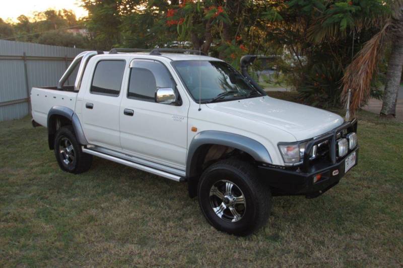 2000 Toyota Hilux SR5 (4X4) KZN165R