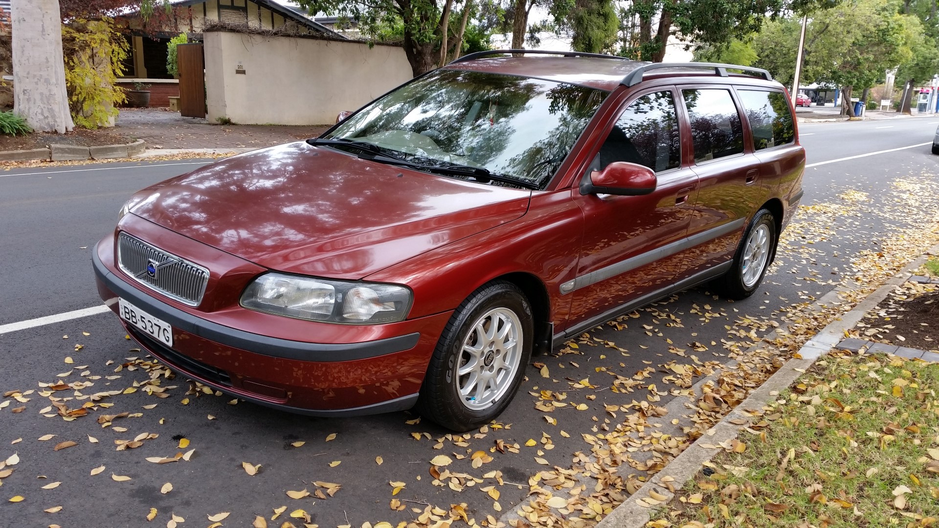 Купить вольво в 70. Вольво v70 2001. Вольво v70 универсал 2001. Volvo v70 2000. Volvo v70 II.