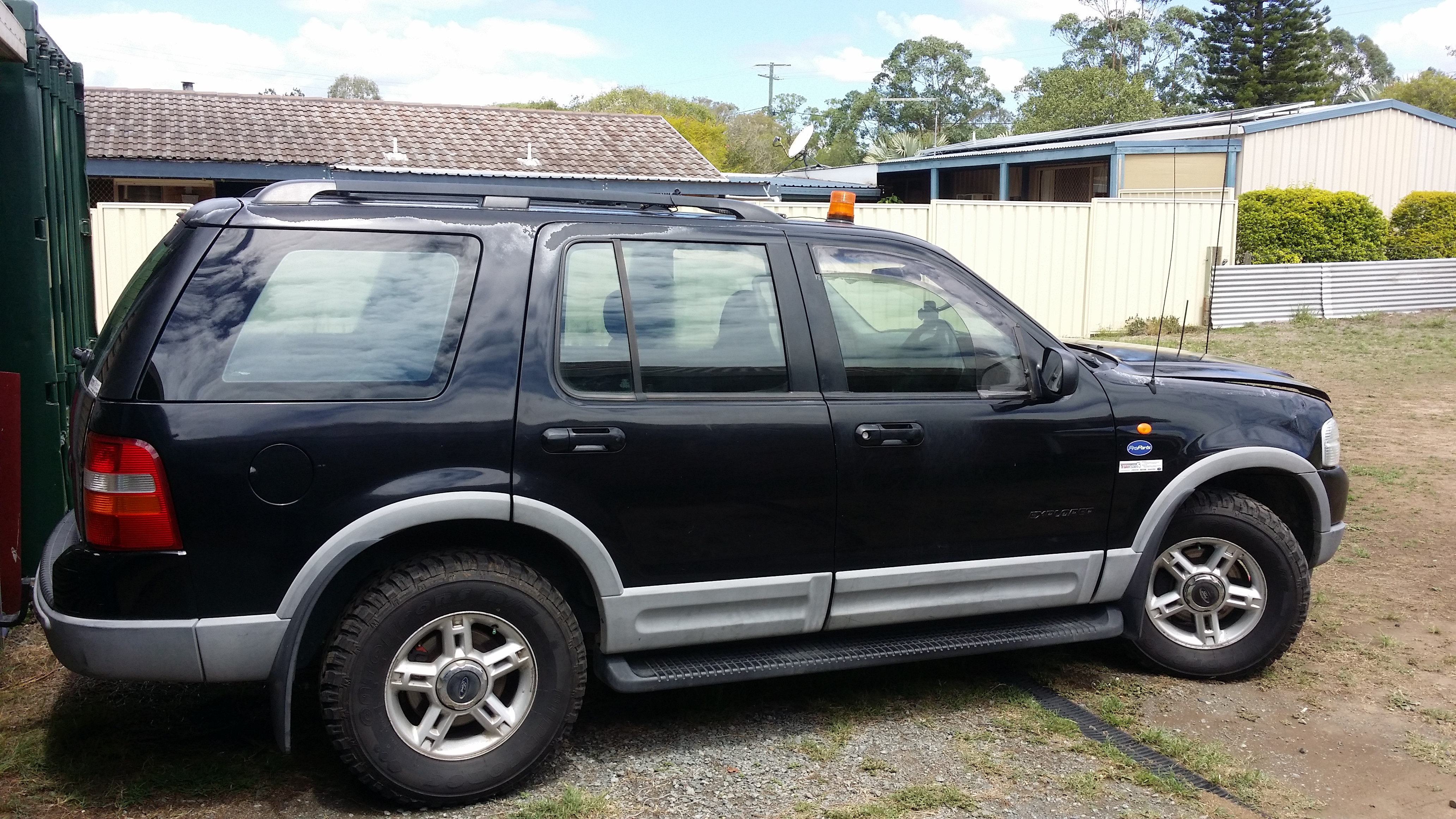 2002 Ford Explorer XLT (4X4) UZ