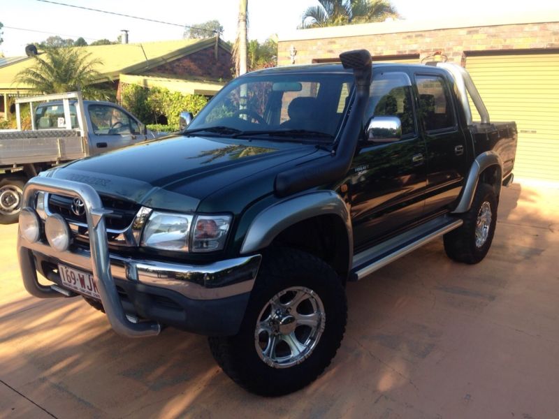 2002 Toyota Hilux SR5 (4X4) KZN165R