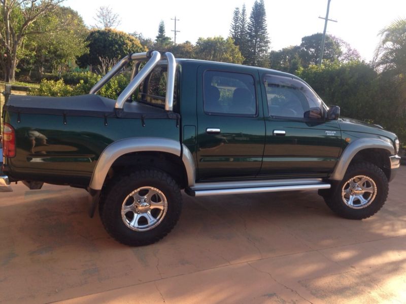 2002 Toyota Hilux SR5 (4X4) KZN165R