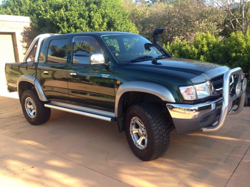 2002 Toyota Hilux SR5 (4X4) KZN165R