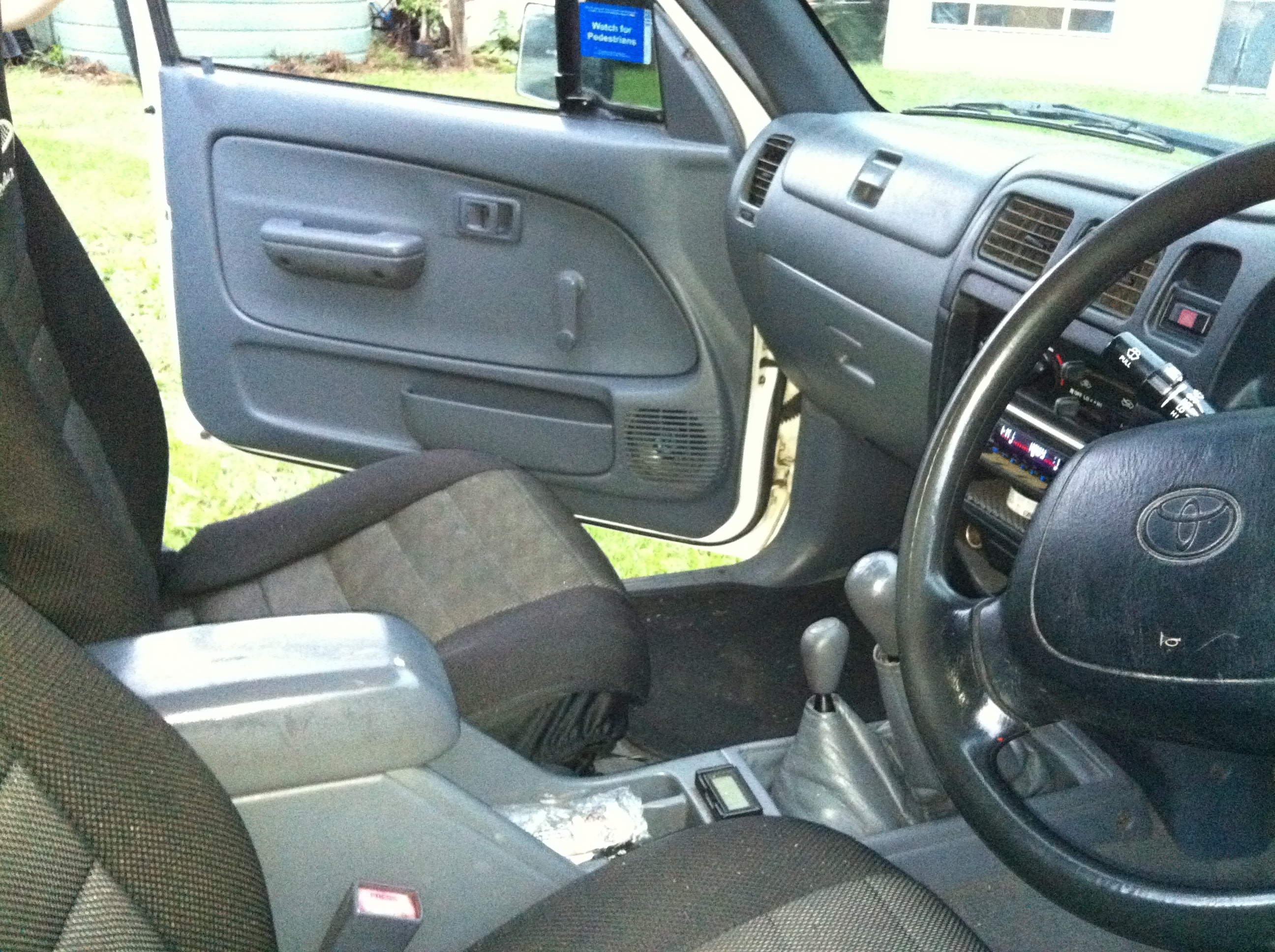 2001 Toyota Hilux (4X4) VZN172R