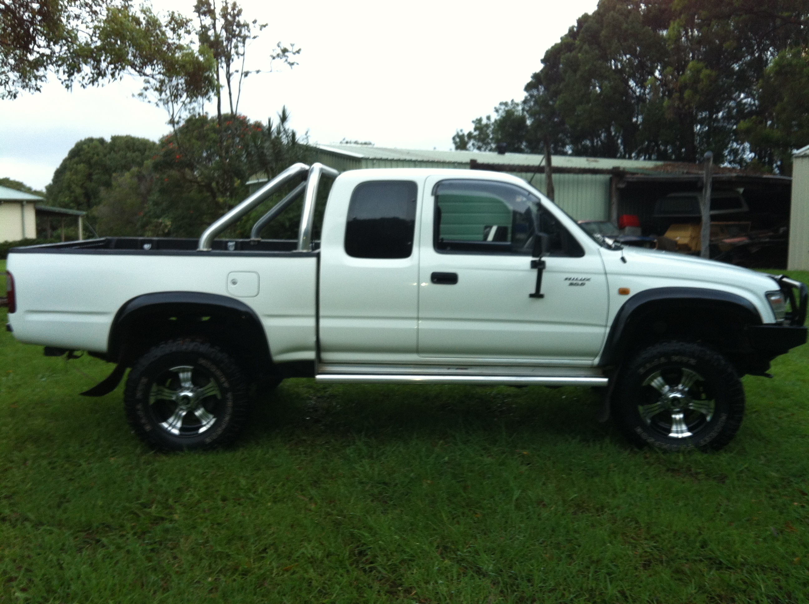 2001 Toyota Hilux (4X4) VZN172R