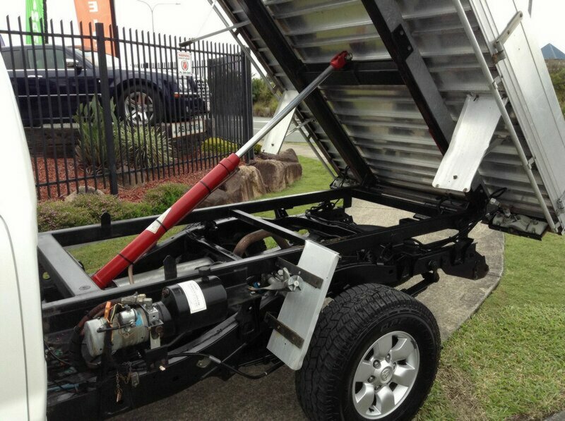 2006 Toyota Hilux 4X4, Turbo Diesel Tipper Ute