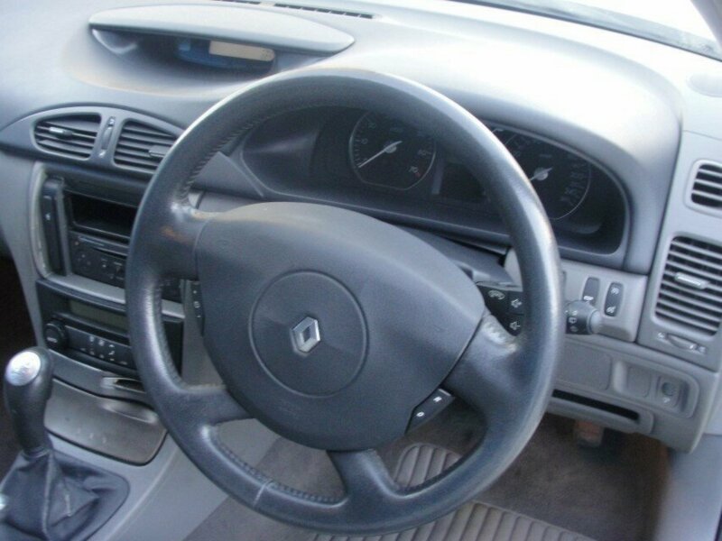 2002 Renault Laguna Privilege II B74
