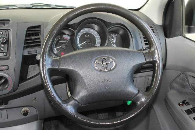 2005 Toyota Hilux SR KUN16R MY05