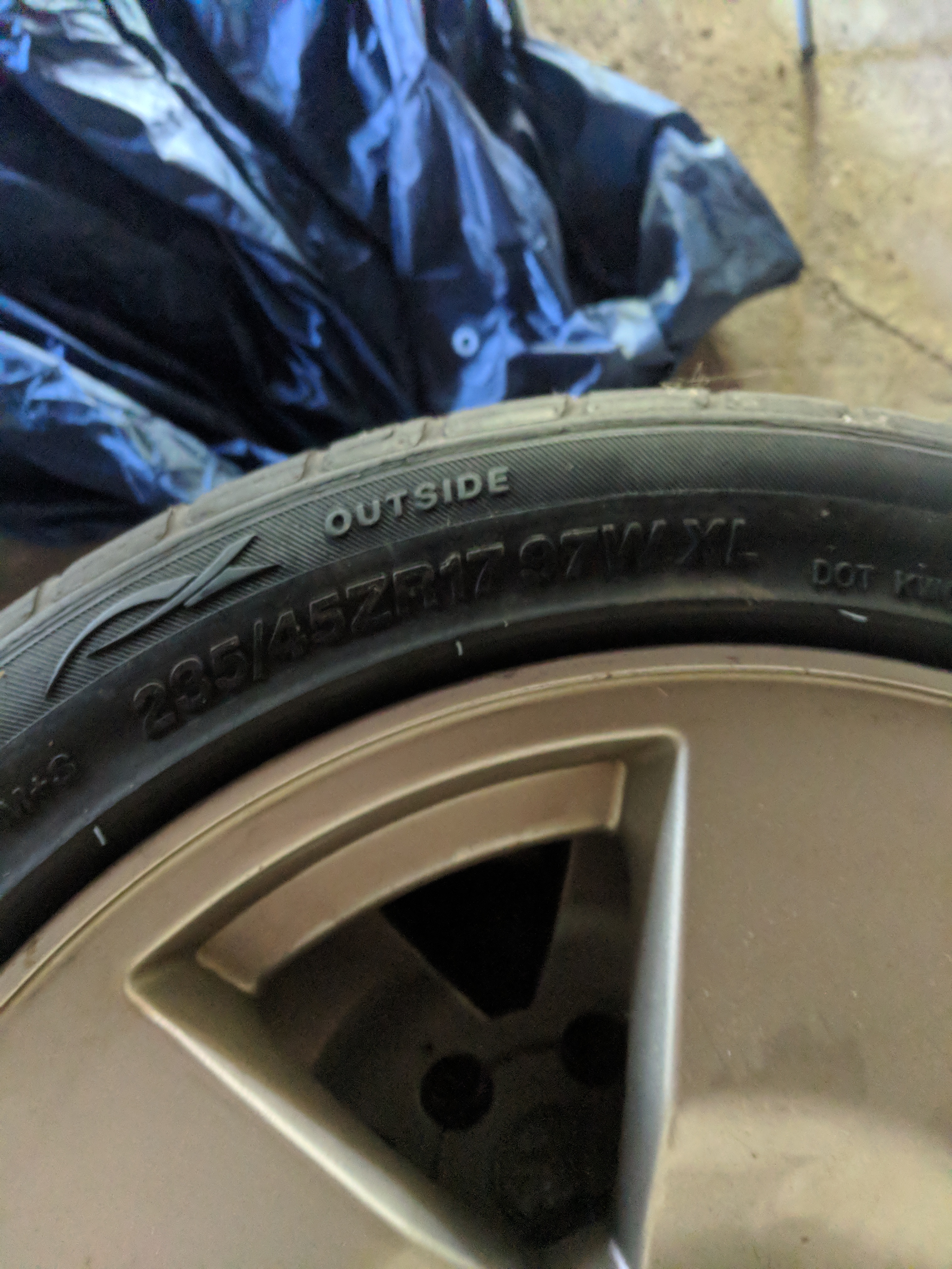 VY SV8 Rims and Tyres