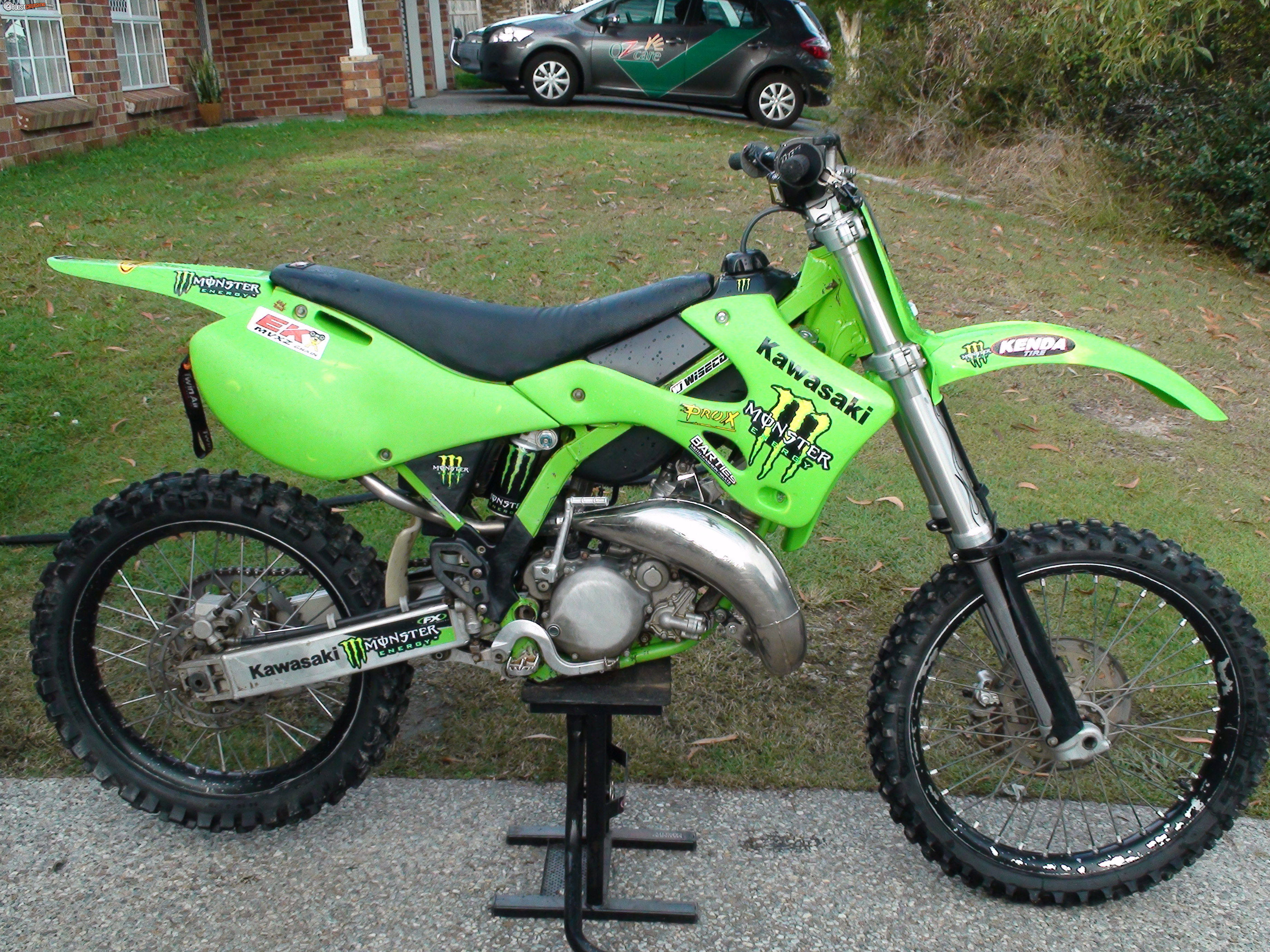 Купить кавасаки 125. Кавасаки KX 125. Kawasaki KX 125 2t. Кавасаки 125 2т. Kawasaki KX 125 motard.