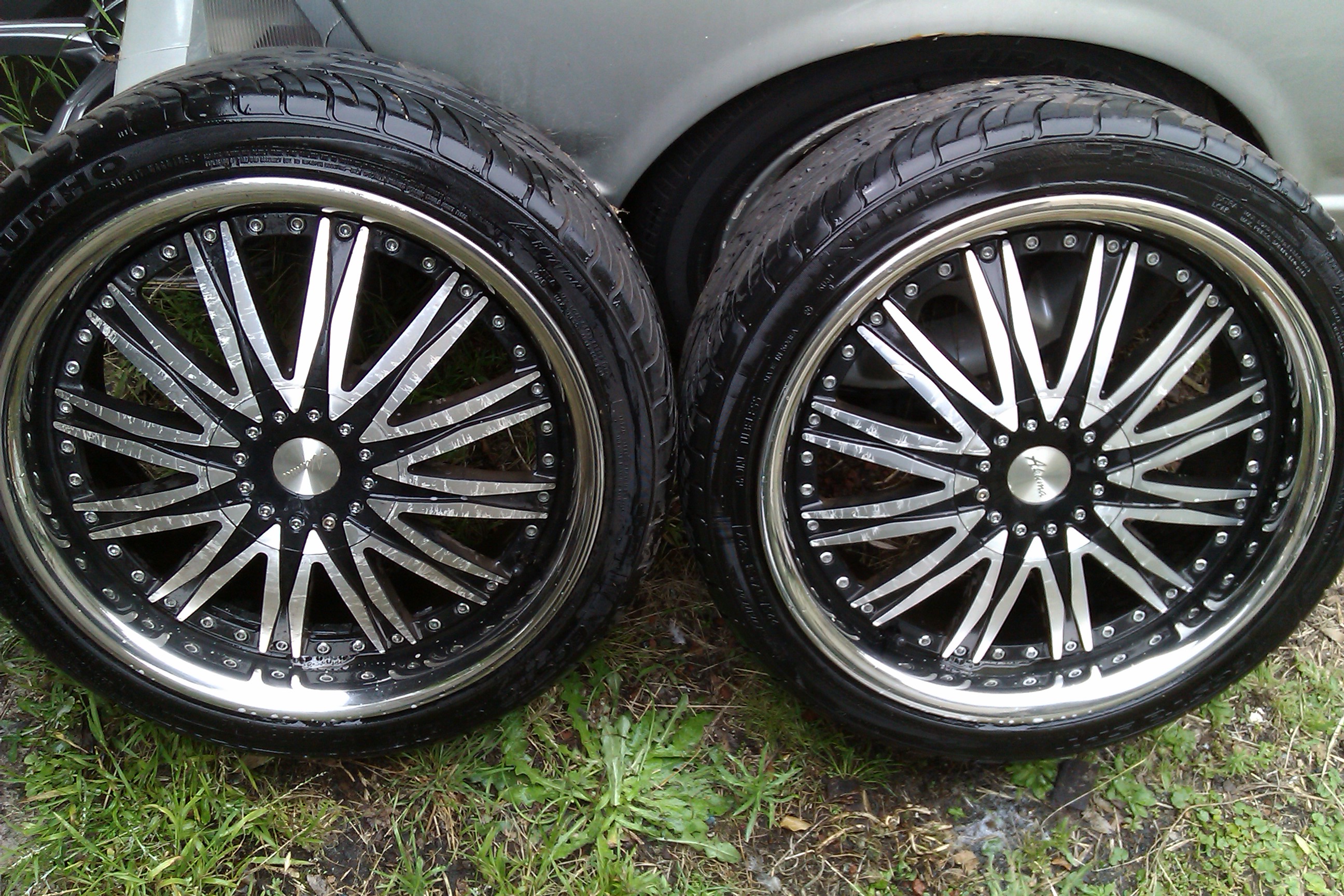 Akumo 18 INCH Rims With 225/40 @ 85 % X 4