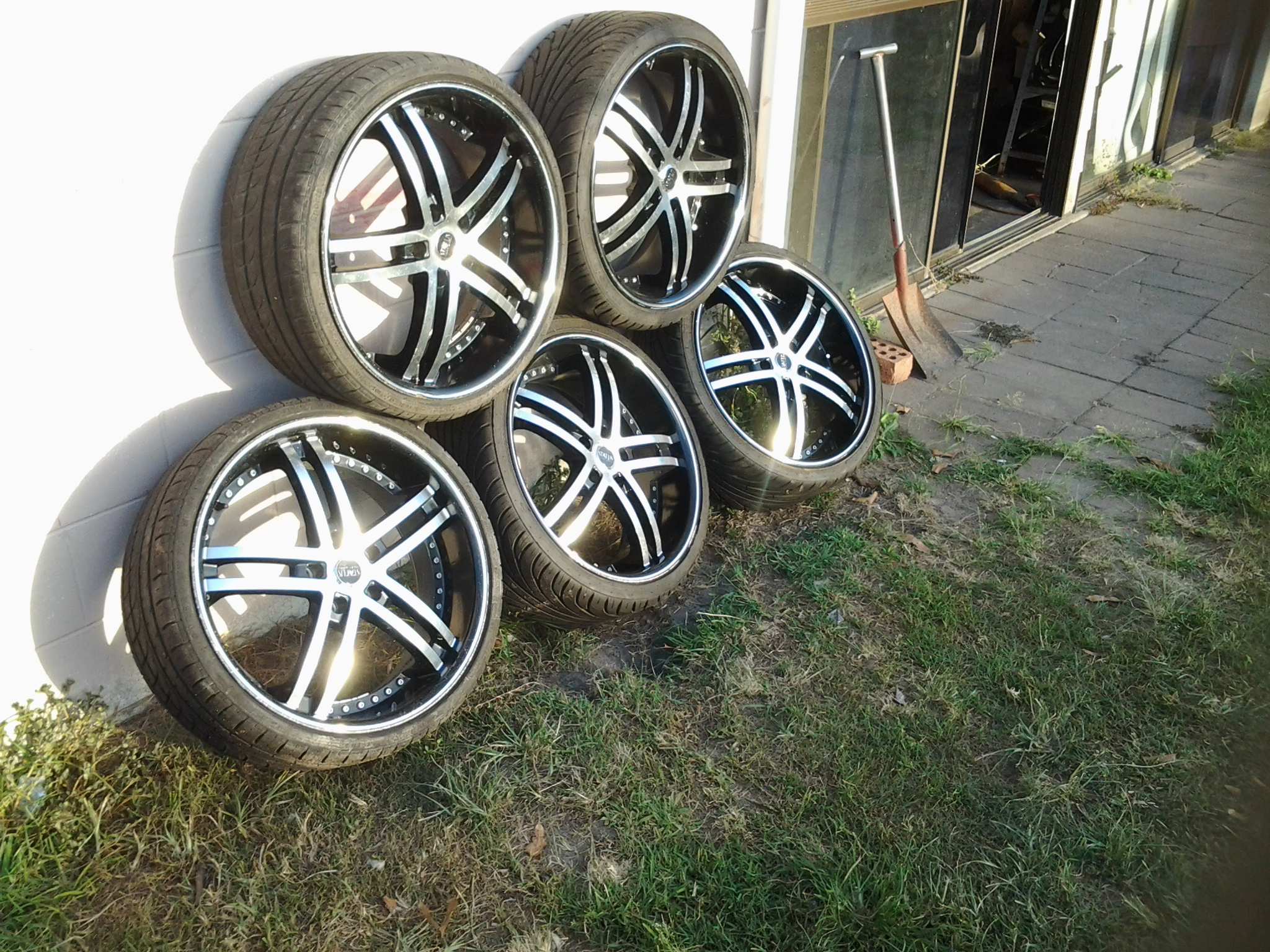 Status Knight 5 Wheels 20INCH 5x120 Commodore Rims
